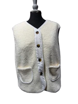 Amazing Woman Teddy Borg Fleece Gilet in Cream