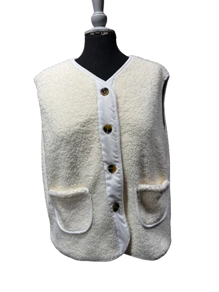 Amazing Woman Teddy Borg Fleece Gilet in Cream
