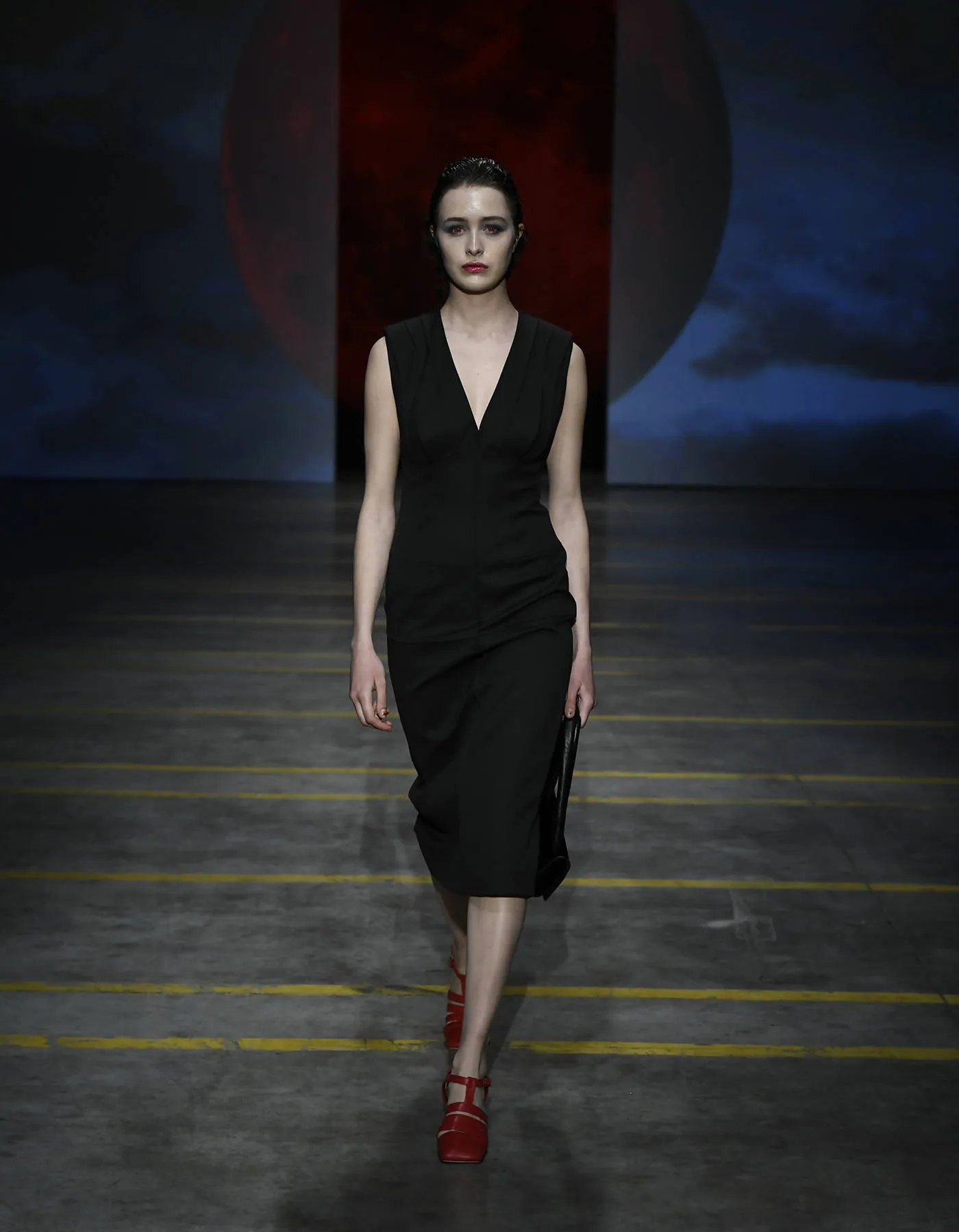 Black Sleeveless Puffy-Chest Midi Dress