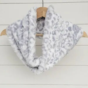 Chickadee Luxe Cuddle Infinity Scarf in Jaguar Vapor Minky