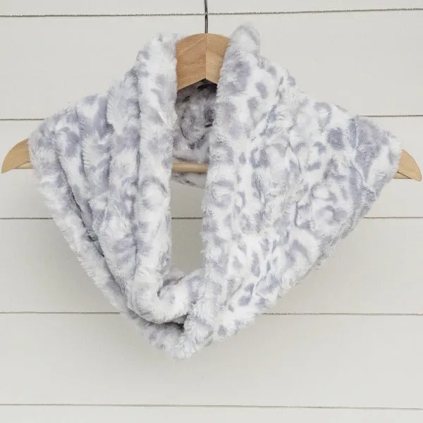 Chickadee Luxe Cuddle Infinity Scarf in Jaguar Vapor Minky