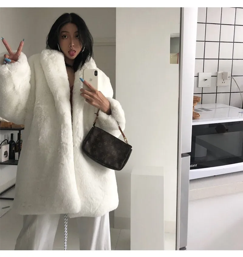 Women's Winter White Long Sleeved Fur Coat